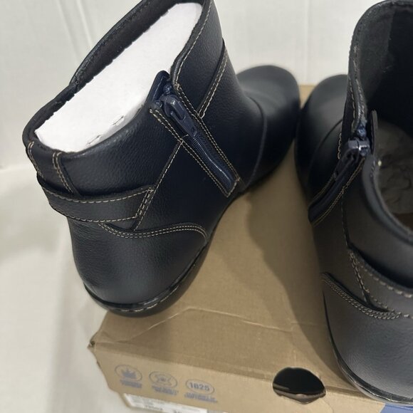 Clarks Women's Ashland Mabel  Leather Ankle Booties Size  9 Black - Picture 2 of 5